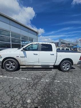 Bright White Clearcoat 2018 RAM 1500 Big Horn
