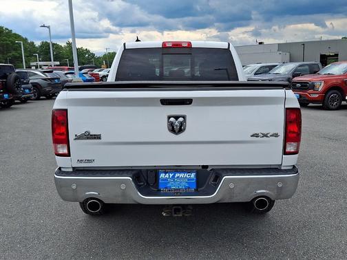 Bright White Clearcoat 2018 RAM 1500 Big Horn