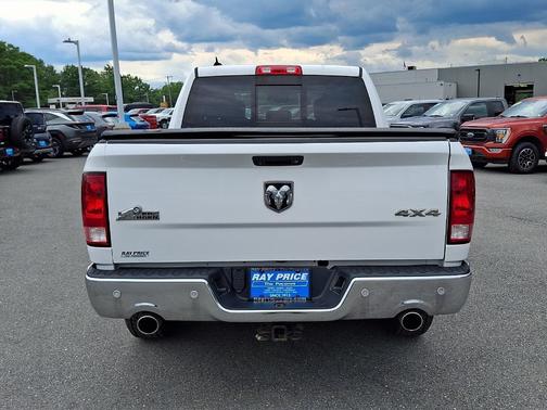 Bright White Clearcoat 2018 RAM 1500 Big Horn