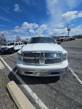 Bright White Clearcoat 2018 RAM 1500 Big Horn