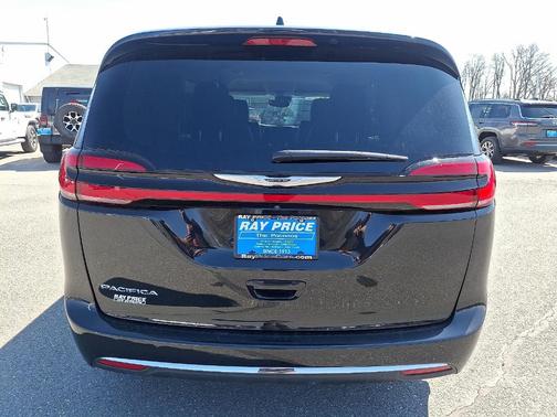 2022 Chrysler Pacifica Touring-L