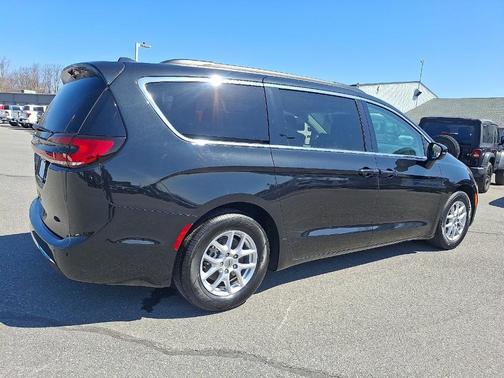2022 Chrysler Pacifica Touring-L