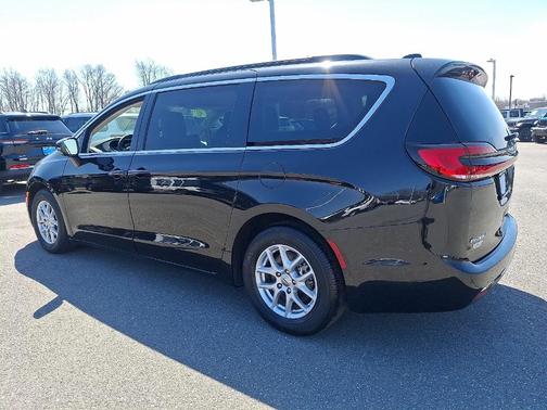 2022 Chrysler Pacifica Touring-L