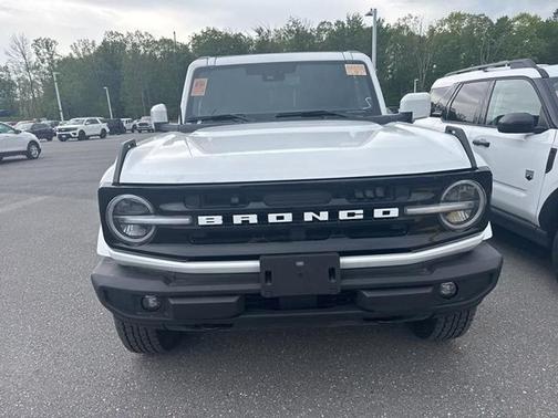 Oxford White 2025 Ford Bronco Outer Banks