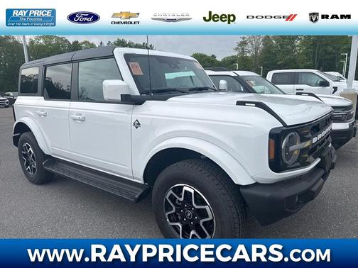 Oxford White 2025 Ford Bronco Outer Banks