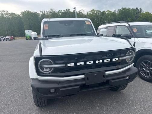Oxford White 2025 Ford Bronco Outer Banks