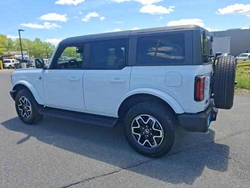 Oxford White Clearcoat 2025 Ford Bronco Outer Banks