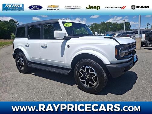 Oxford White Clearcoat 2025 Ford Bronco Outer Banks