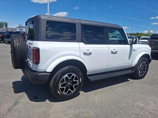 Oxford White Clearcoat 2025 Ford Bronco Outer Banks