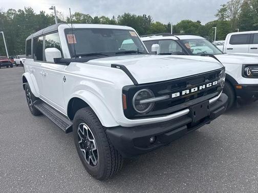 Oxford White 2025 Ford Bronco Outer Banks