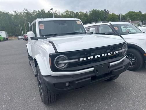 Oxford White 2025 Ford Bronco Outer Banks