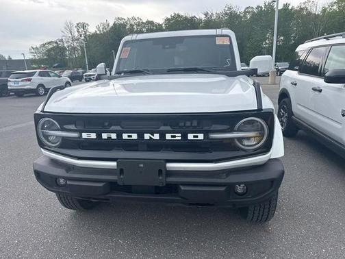 Oxford White 2025 Ford Bronco Outer Banks