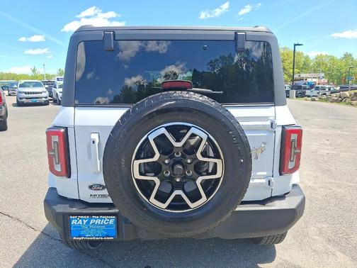 Oxford White Clearcoat 2025 Ford Bronco Outer Banks