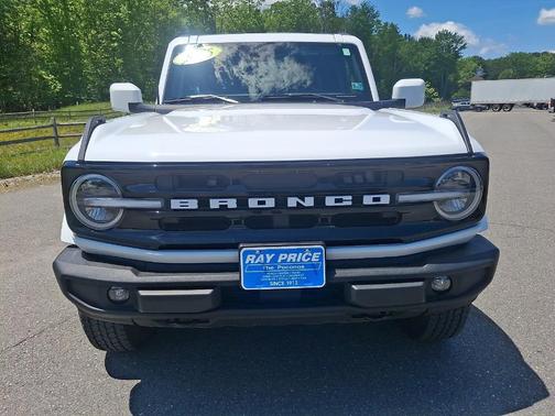 Oxford White Clearcoat 2025 Ford Bronco Outer Banks