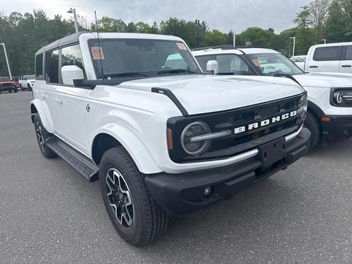 Oxford White 2025 Ford Bronco Outer Banks
