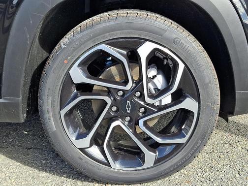 Mosaic Black Metallic 2026 Chevrolet Trax 2RS