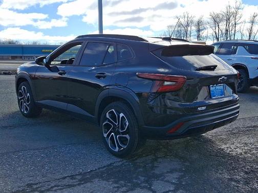 Mosaic Black Metallic 2026 Chevrolet Trax 2RS