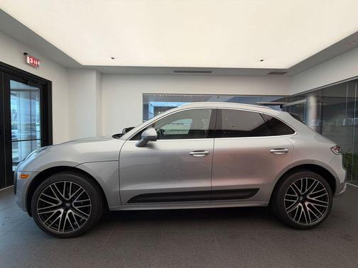 Silver Metallic 2026 Porsche Macan Macan