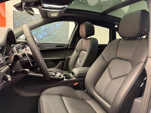 Silver Metallic 2026 Porsche Macan Macan