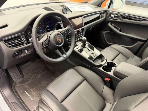Silver Metallic 2026 Porsche Macan Macan