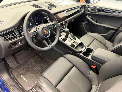 Blue Metallic 2026 Porsche Macan Macan