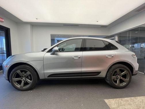 Dolomite Silver Metallic 2026 Porsche Macan Macan