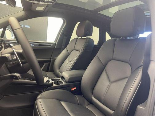 Dolomite Silver Metallic 2026 Porsche Macan Macan