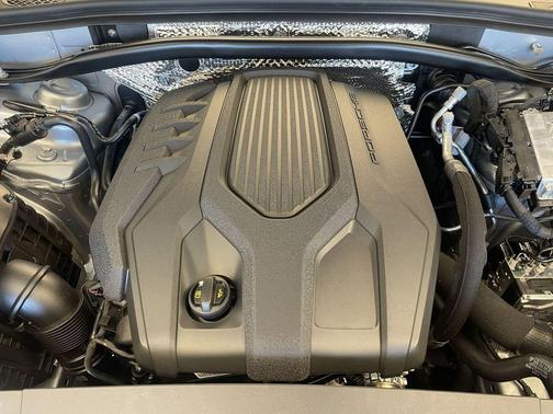 Dolomite Silver Metallic 2026 Porsche Macan Macan