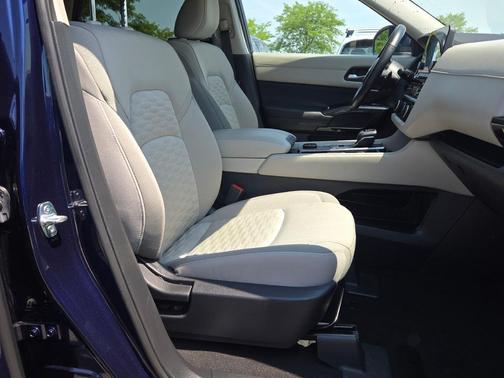 Deep Ocean Blue 2022 Nissan Pathfinder SV