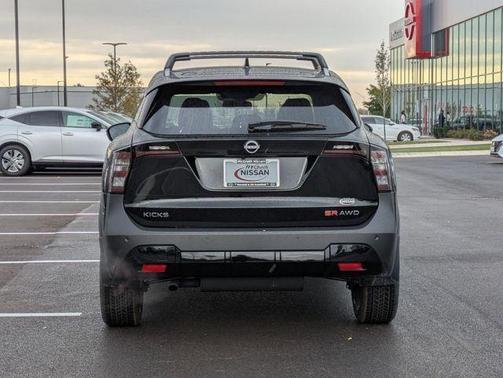 Super Black 2026 Nissan Kicks SR