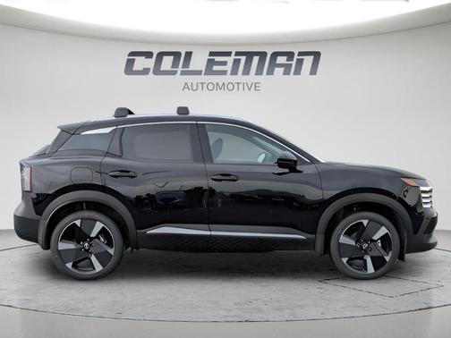 Super Black 2026 Nissan Kicks SR