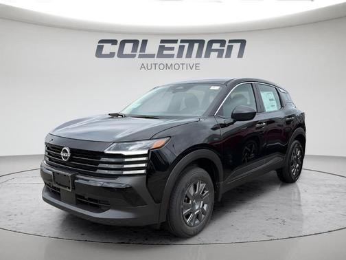 Super Black 2027 Nissan Kicks S