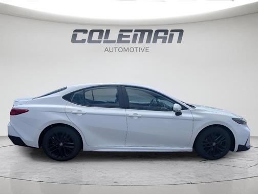 Ice 2025 Toyota Camry SE
