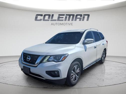 White 2017 Nissan Pathfinder SV