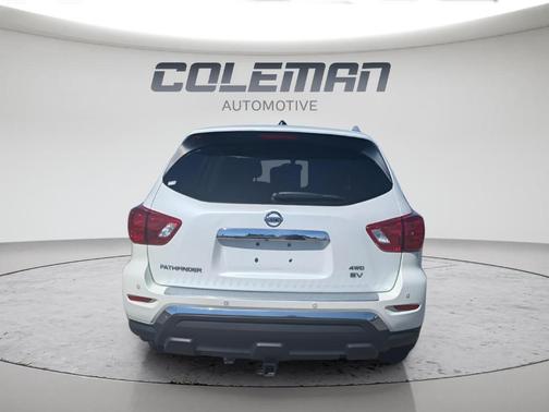 White 2017 Nissan Pathfinder SV