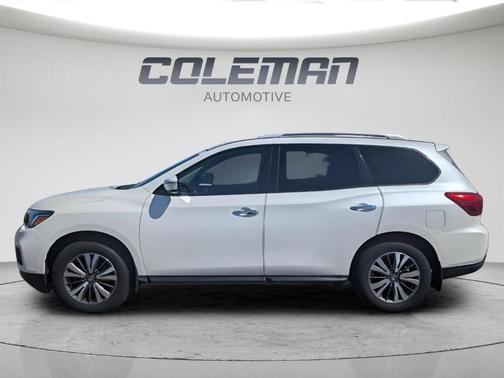 White 2017 Nissan Pathfinder SV