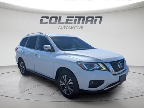 White 2017 Nissan Pathfinder SV