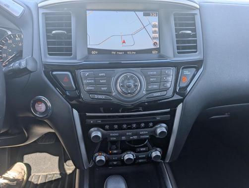 White 2017 Nissan Pathfinder SV
