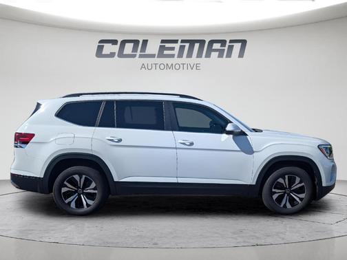 Pure White 2024 Volkswagen Atlas 2.0T SE