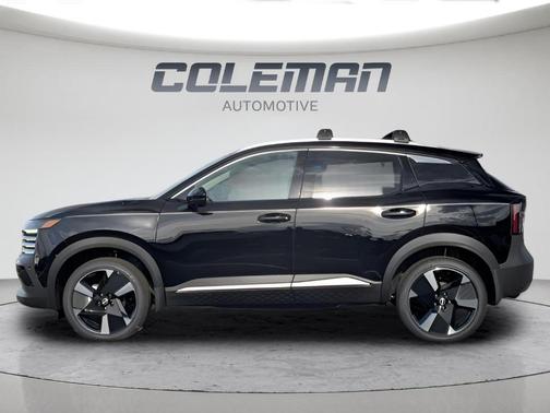 Super Black 2026 Nissan Kicks SR