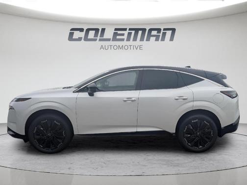 White / Black 2026 Nissan Murano Platinum