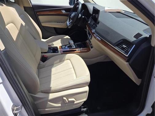 Ibis White 2023 Audi Q5 45 S line Premium Plus