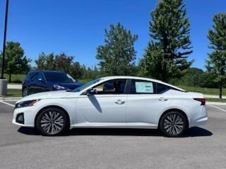Glacier White 2026 Nissan Altima SV