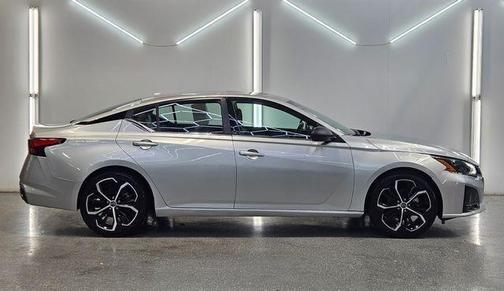 Brilliant Silver Metallic 2025 Nissan Altima SR