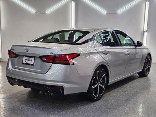 Brilliant Silver Metallic 2025 Nissan Altima SR