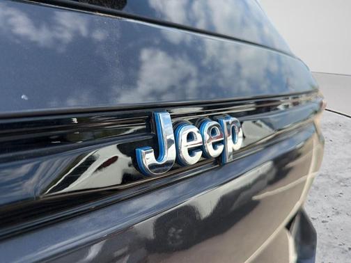 Metallic 2024 Jeep Grand Cherokee 4xe Base