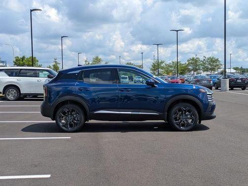 Deep Blue Pearl 2025 Nissan Kicks SR