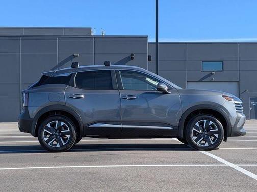 Gun Metallic 2025 Nissan Kicks SV