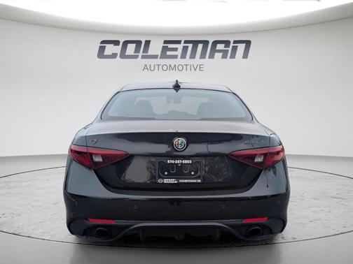 Vulcano Black Metallic 2019 Alfa Romeo Giulia Base