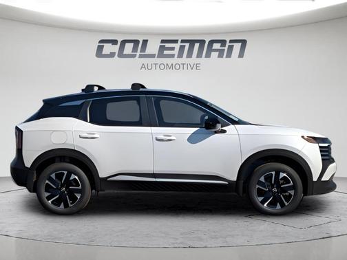 2t Wht Blk Roof 2026 Nissan Kicks SV